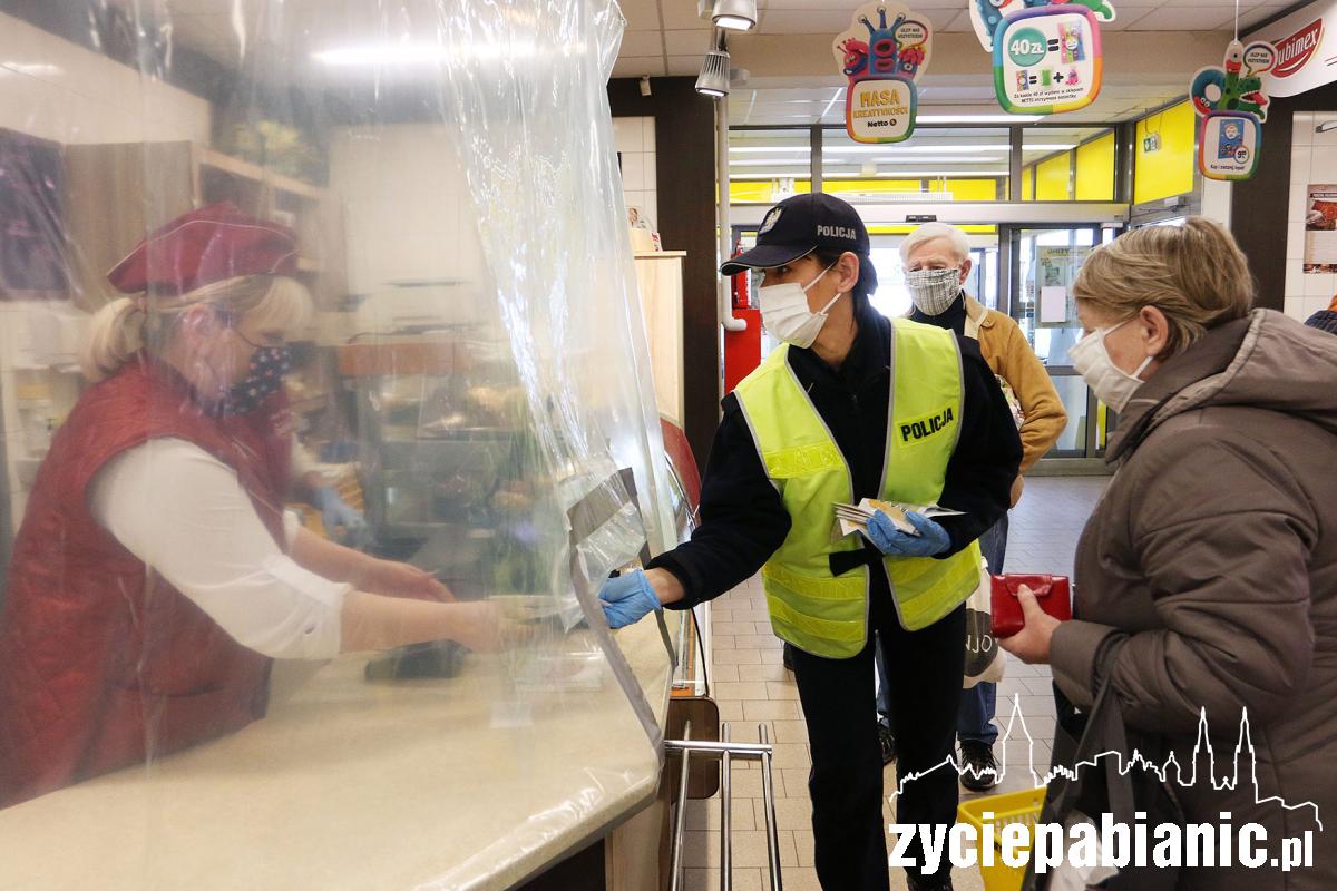 Policja rozdaje maseczki