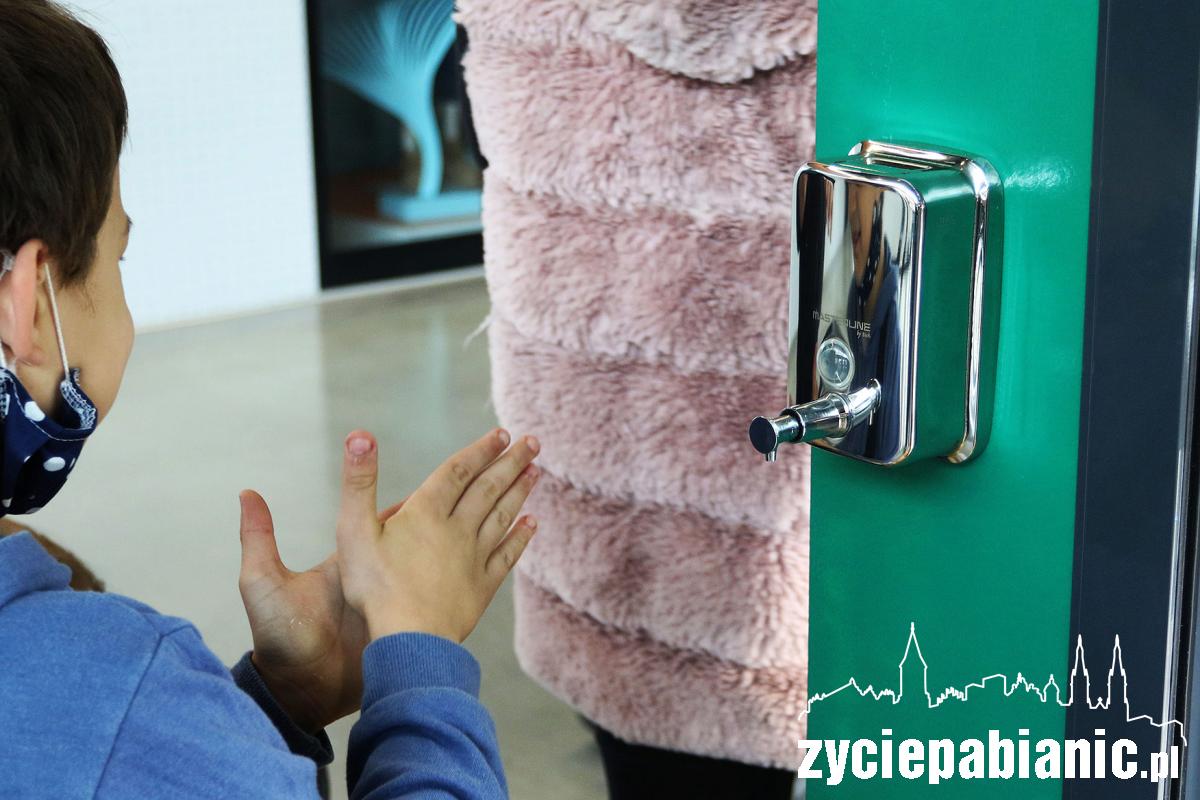 Epidemia: Centra handlowe znów otwarte