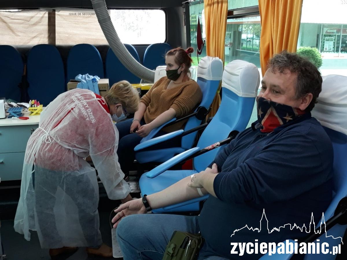 Krwiobus stanął przy Urzędzie Miejskim