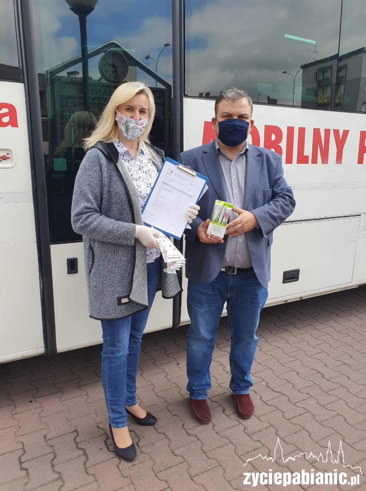 Krwiobus stanął przy Urzędzie Miejskim