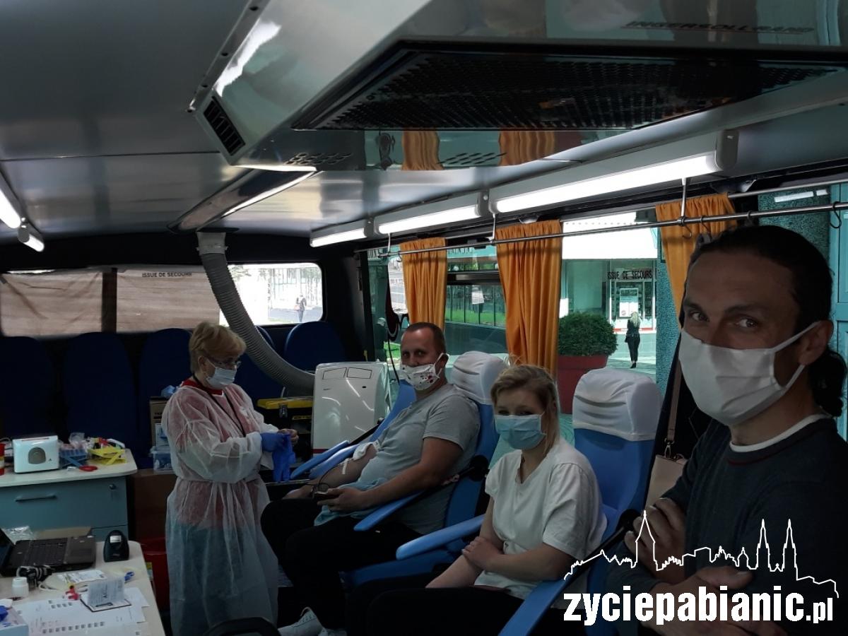 Krwiobus stanął przy Urzędzie Miejskim