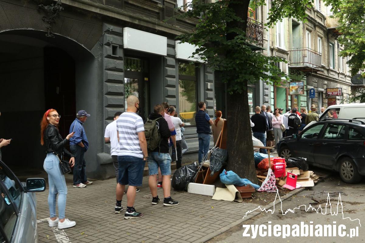 Tłumy w sklepie muzycznym