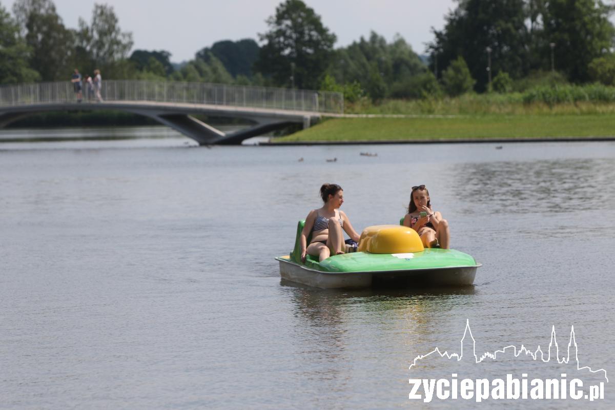 Biała flaga nad kąpieliskiem w Lewitynie