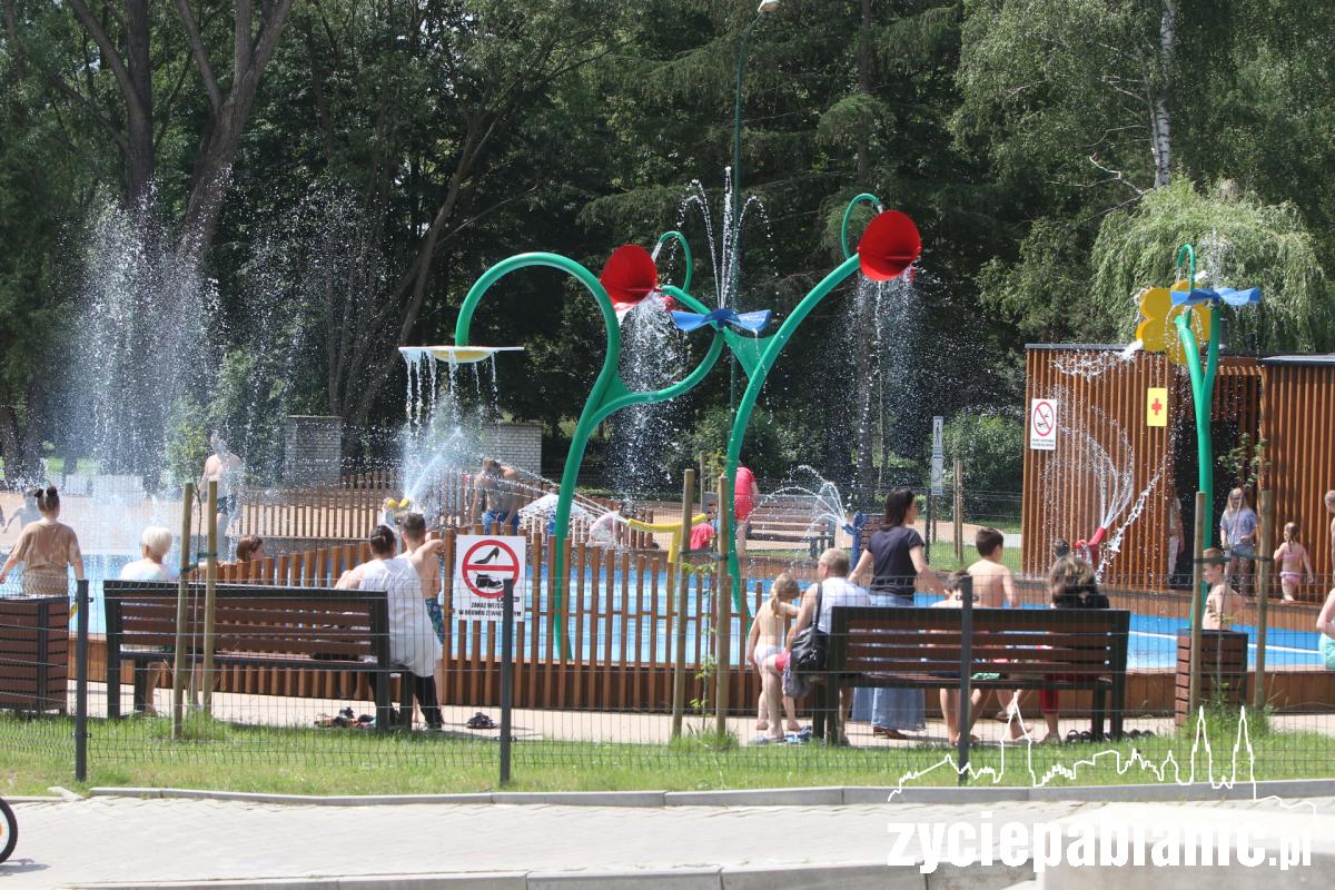Biała flaga nad kąpieliskiem w Lewitynie