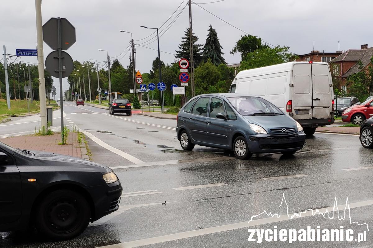 Stłuczka na Warszawskiej. 4 samochody rozbite