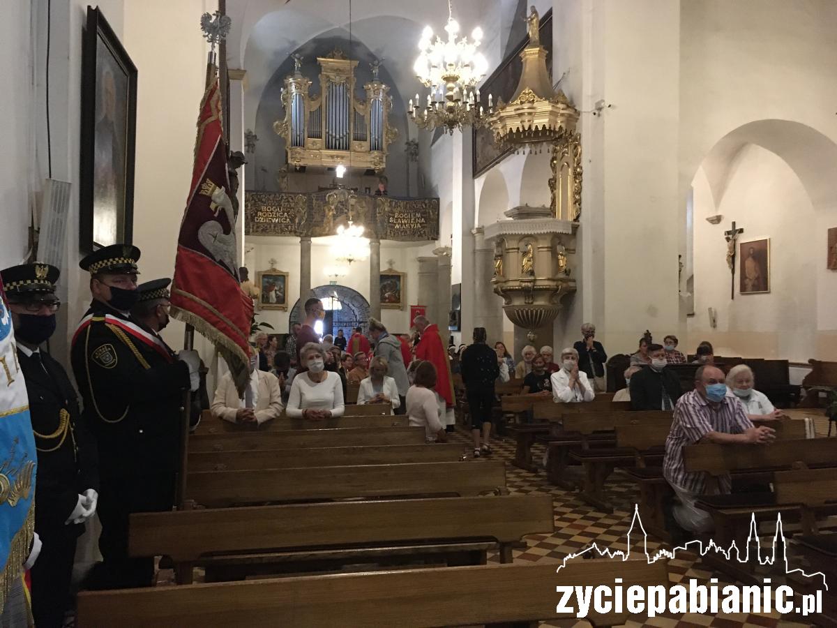 Garstka pielgrzymów idzie do Częstochowy