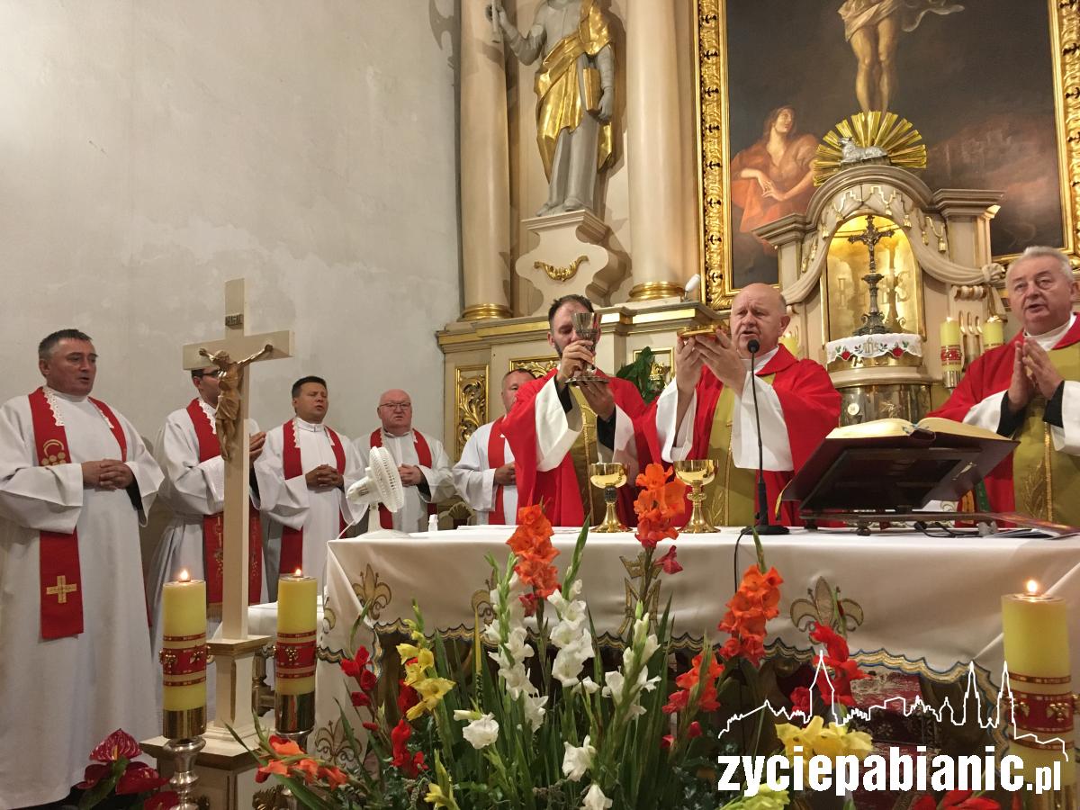Garstka pielgrzymów idzie do Częstochowy