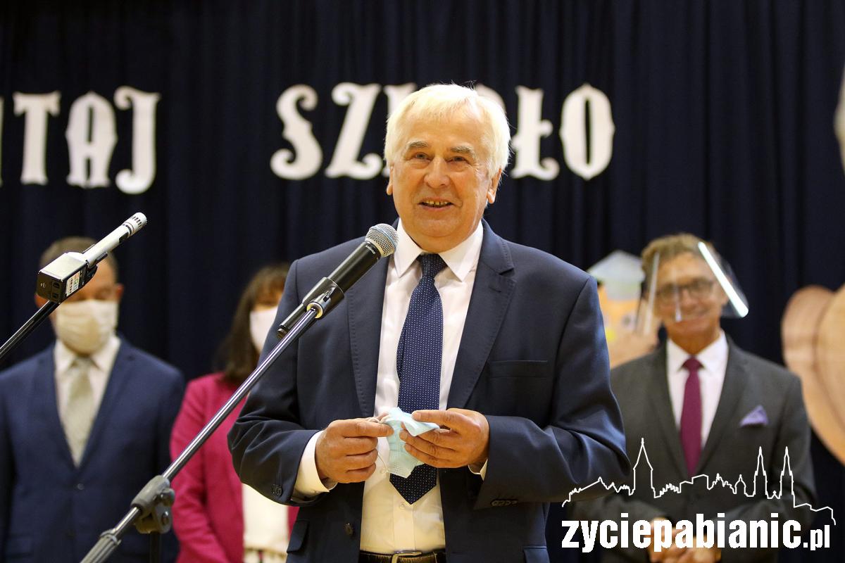 Na początek pożegnano dyrektora Kucharskiego