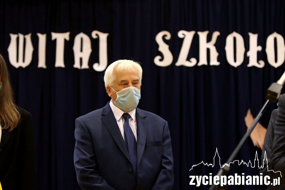 Na początek pożegnano dyrektora Kucharskiego