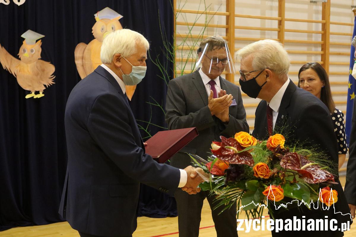Na początek pożegnano dyrektora Kucharskiego