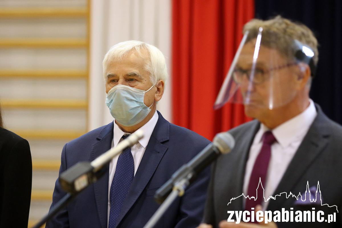 Na początek pożegnano dyrektora Kucharskiego