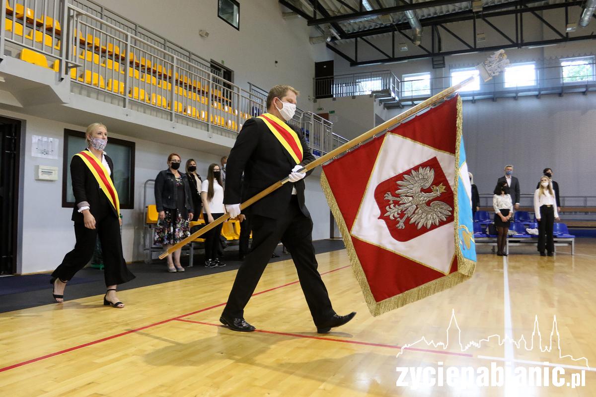 Na początek pożegnano dyrektora Kucharskiego
