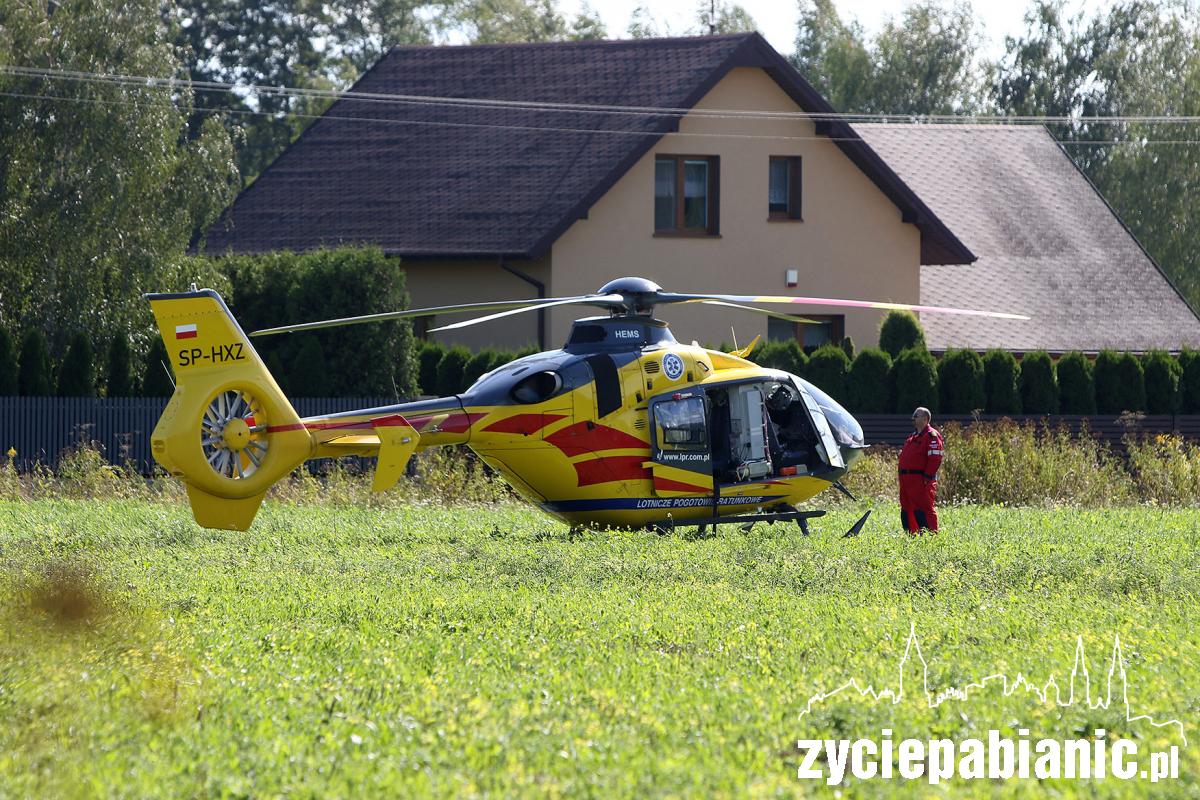 Helikopter zabrał poszkodowanego mężczyznę z Hermanowa