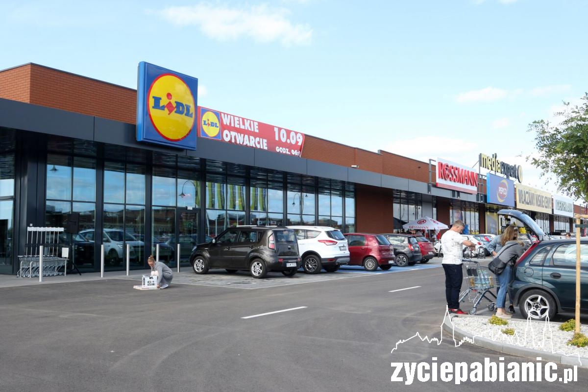 Nowy kompleks sklepów pod Pabianicami otwarty