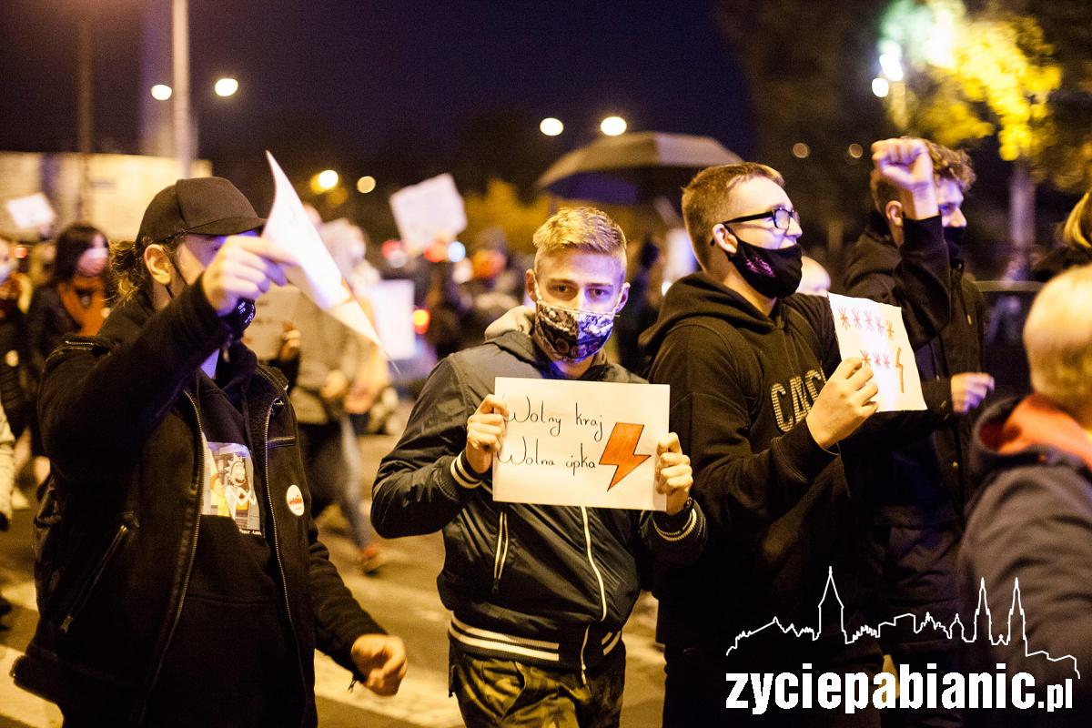 4 dzień protestów na ulicach Pabianic. Trwa strajk kobiet