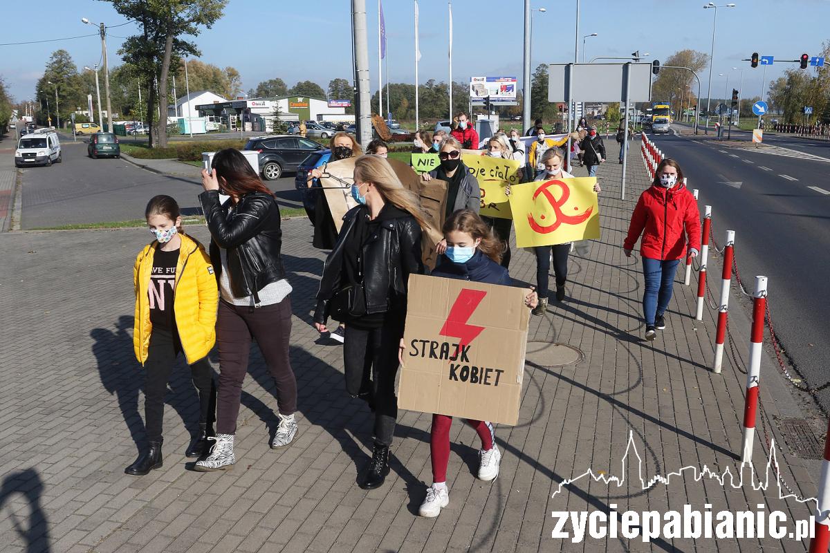 Strajk kobiet: blokada drogi w Dobroniu