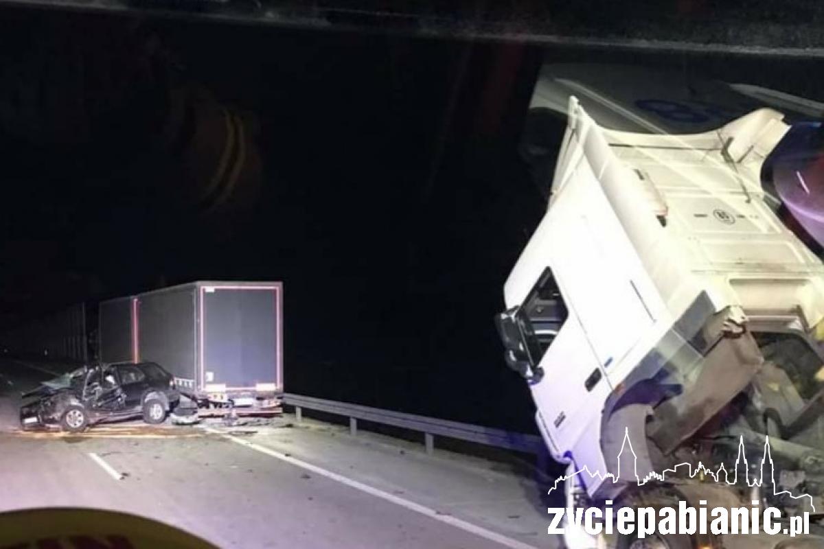 Trasa S8. Osobówka uderzyła w ciężarówkę