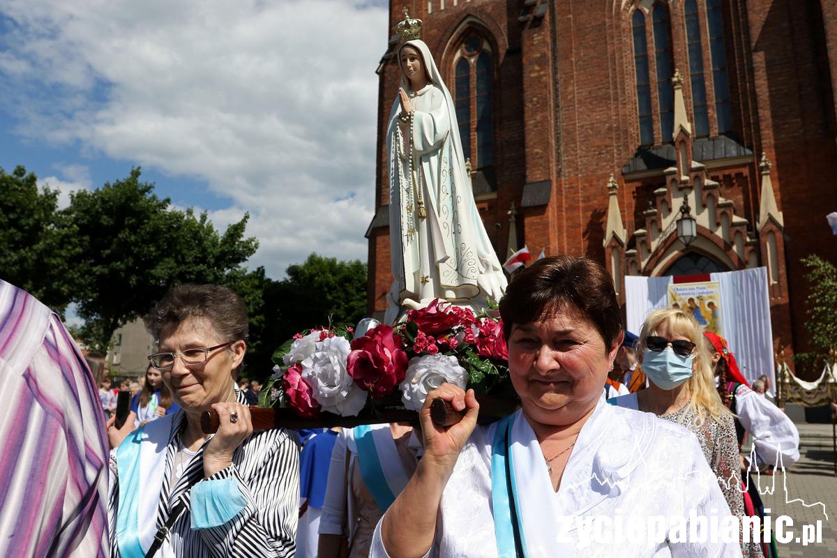 Procesja Bożego Ciała przeszła remontowaną ulica Zamkową