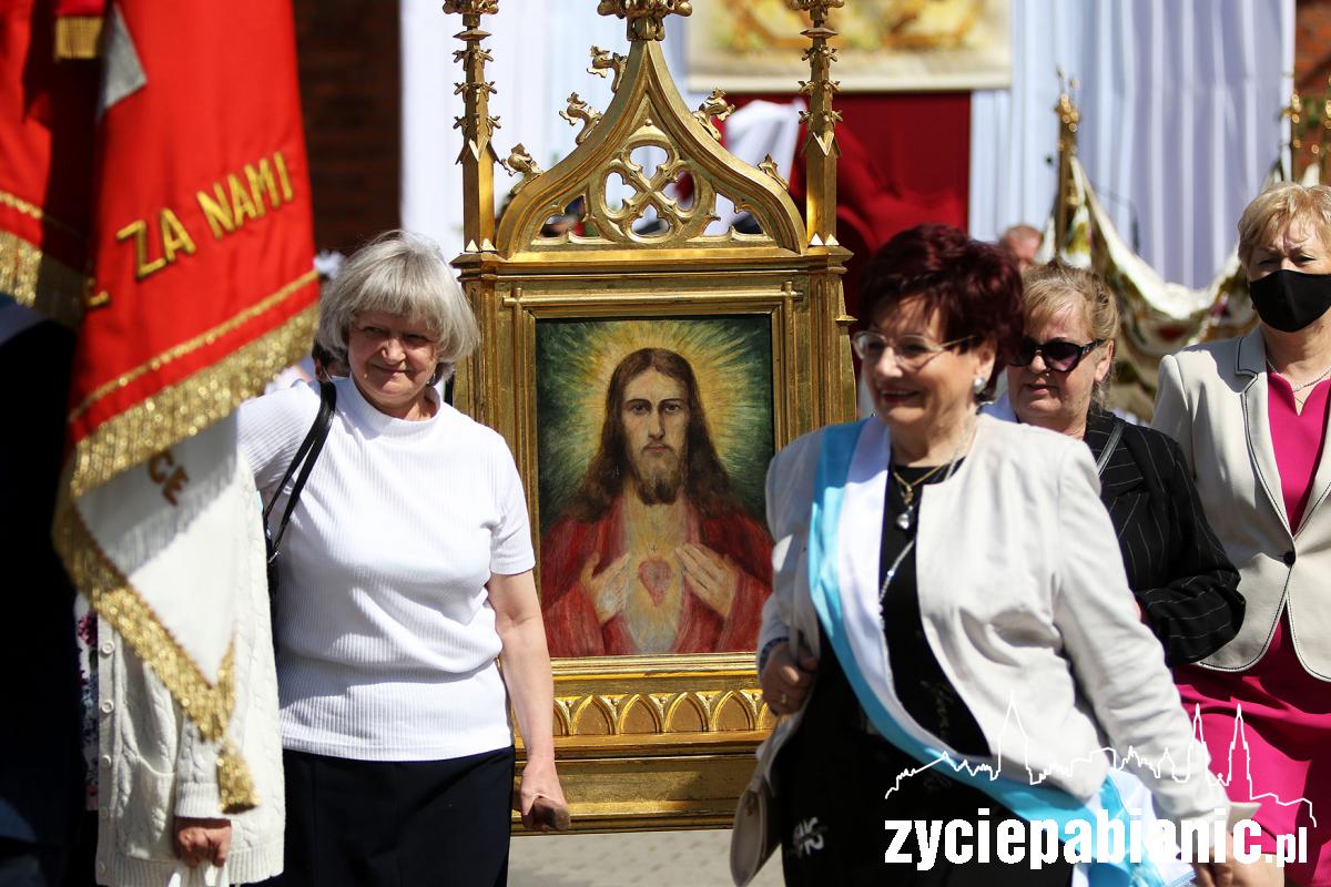Procesja Bożego Ciała przeszła remontowaną ulica Zamkową