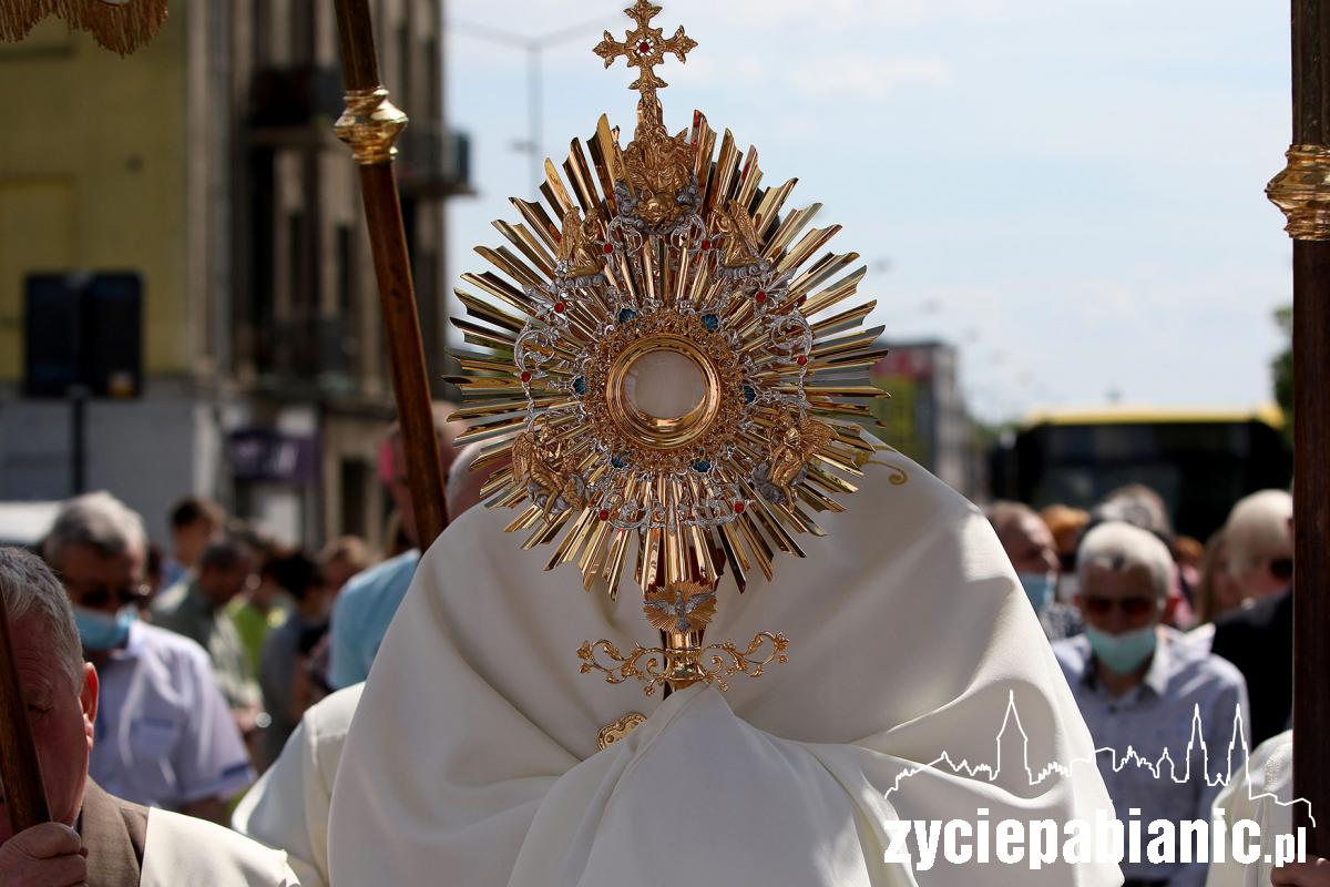 Procesja Bożego Ciała przeszła remontowaną ulica Zamkową