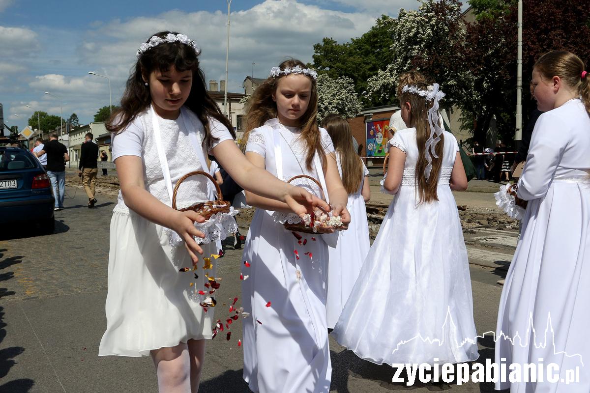 Procesja Bożego Ciała przeszła remontowaną ulica Zamkową