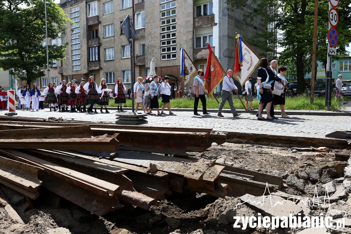 Procesja Bożego Ciała przeszła remontowaną ulica Zamkową