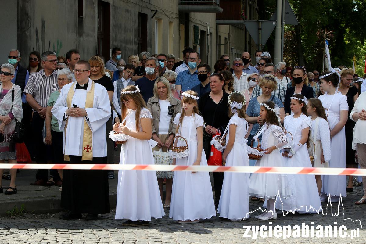 Procesja Bożego Ciała przeszła remontowaną ulica Zamkową