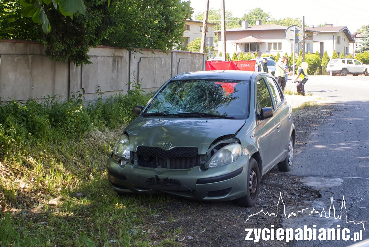 Wypadek w Dłutowie: Nie żyje 62-letnia kobieta