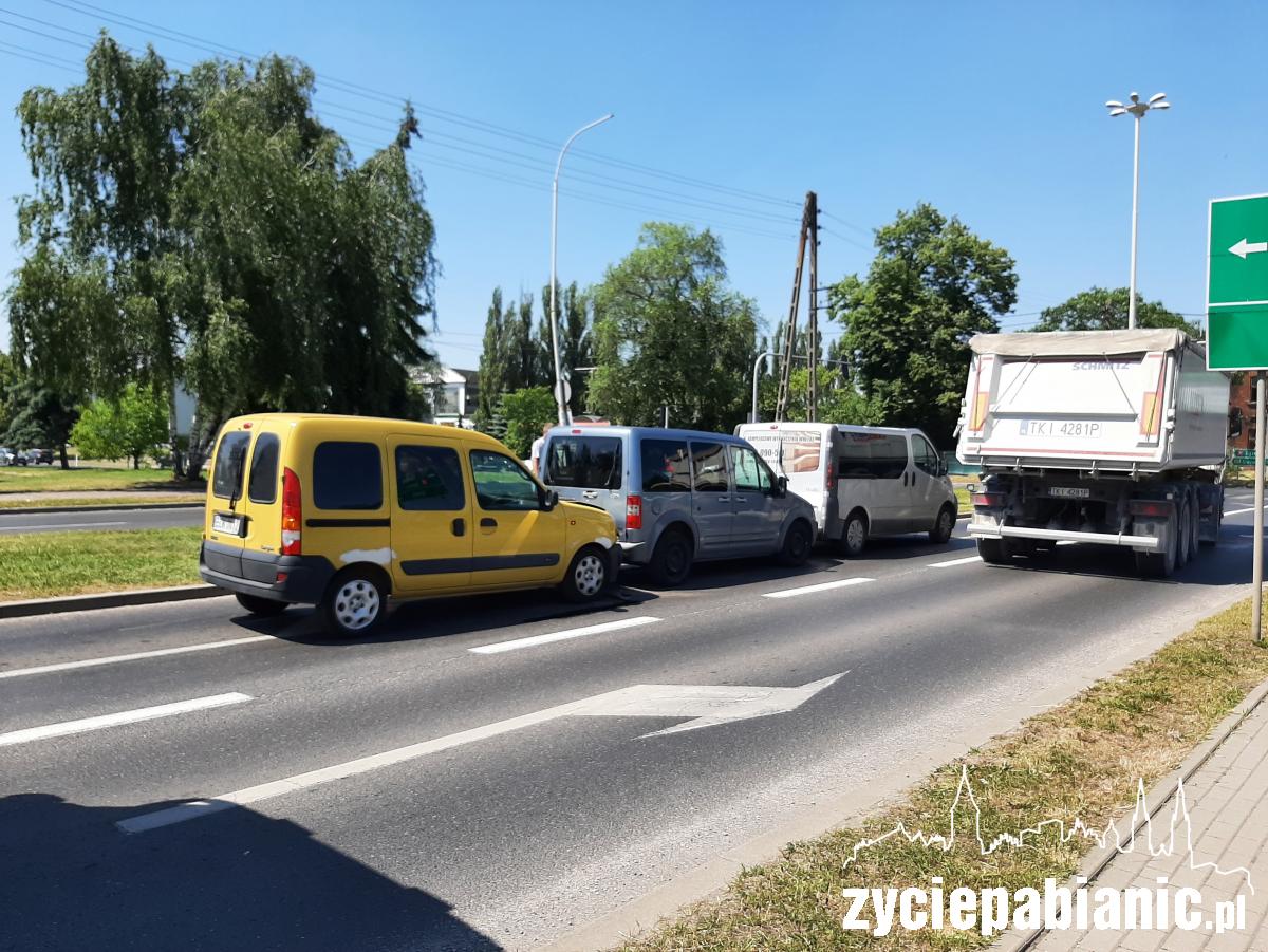 Zderzenie trzech aut na ul. Sikorskiego