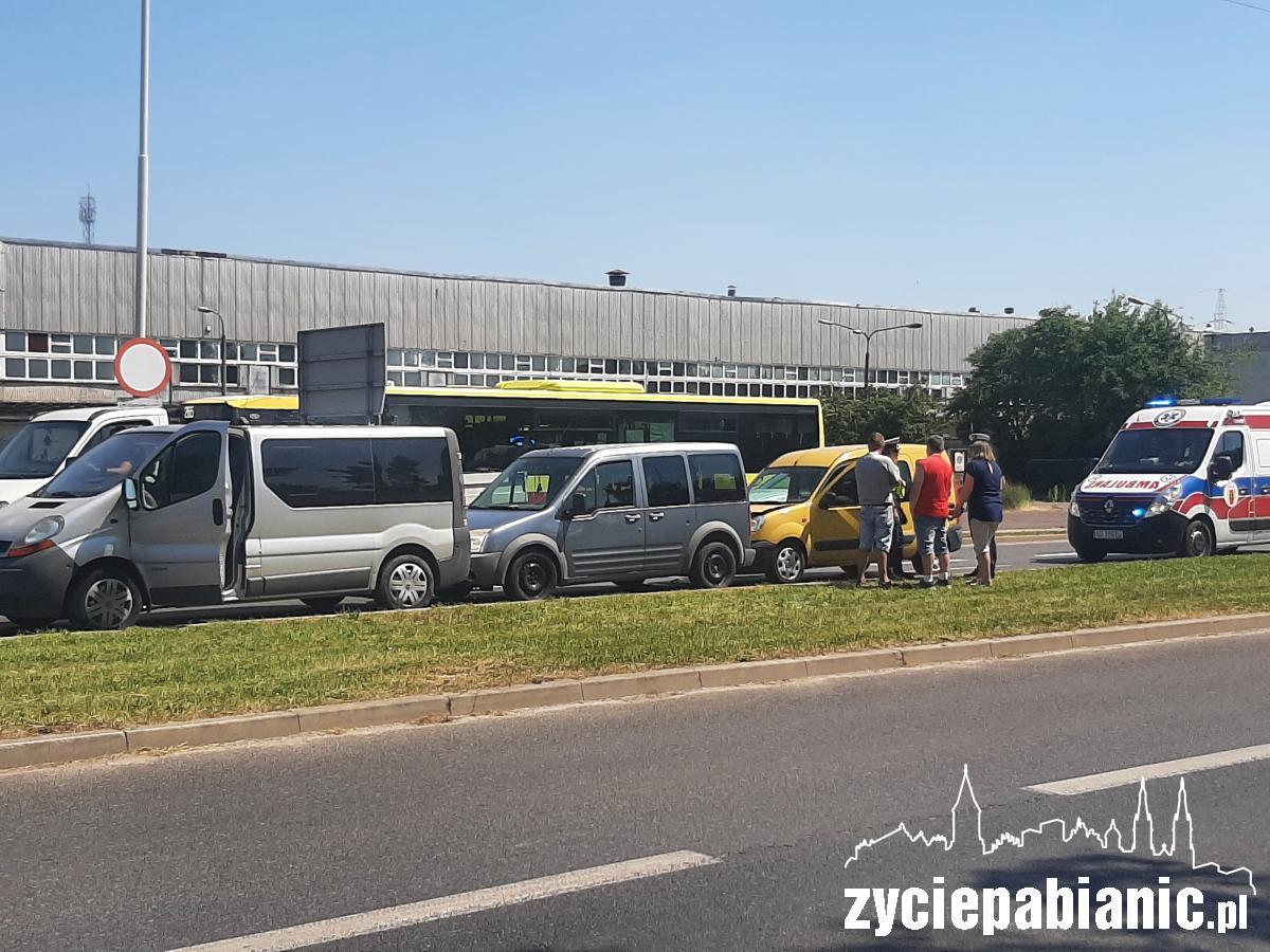 Zderzenie trzech aut na ul. Sikorskiego