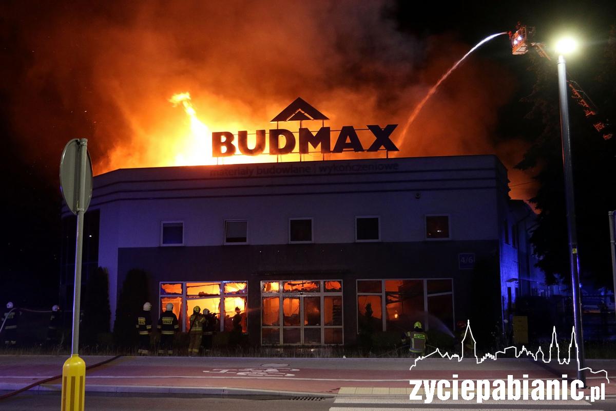 Pożar hurtowni budowlanej Budmax przy ul. Jutrzkowickiej