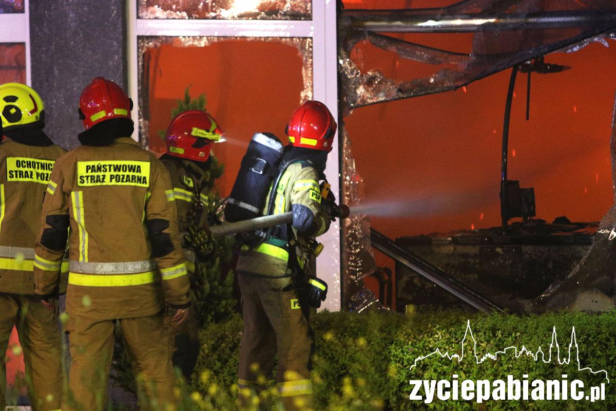 Pożar hurtowni budowlanej Budmax przy ul. Jutrzkowickiej