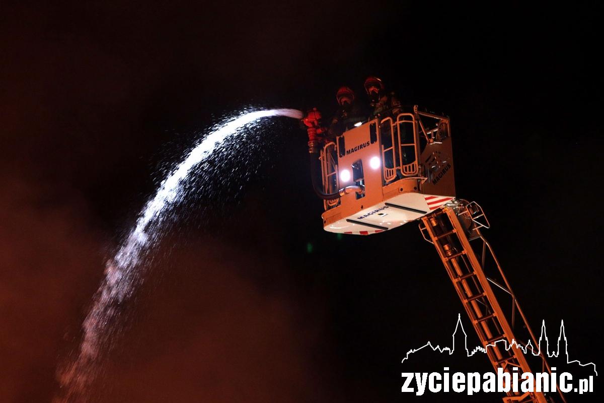 Pożar hurtowni budowlanej Budmax przy ul. Jutrzkowickiej