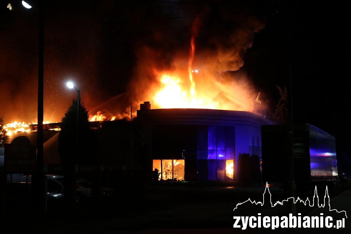 Pożar hurtowni budowlanej Budmax przy ul. Jutrzkowickiej