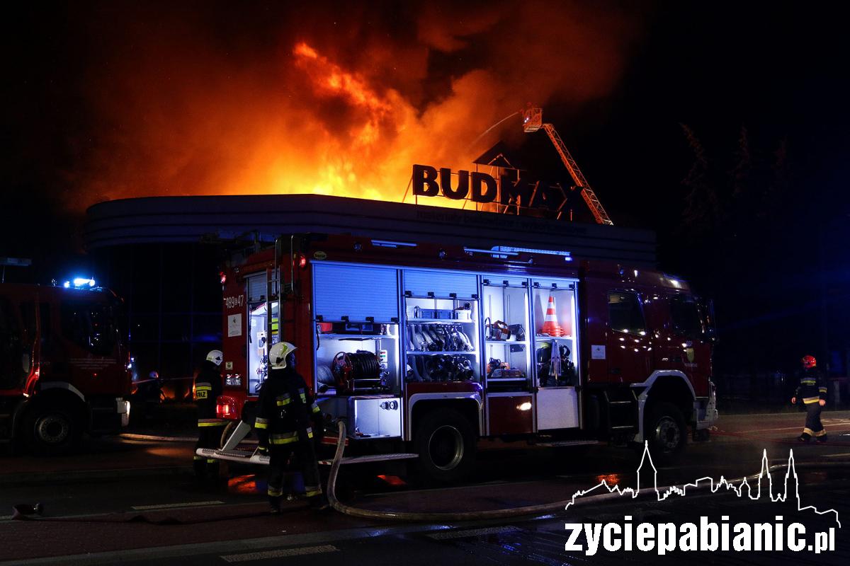 Pożar hurtowni budowlanej Budmax przy ul. Jutrzkowickiej