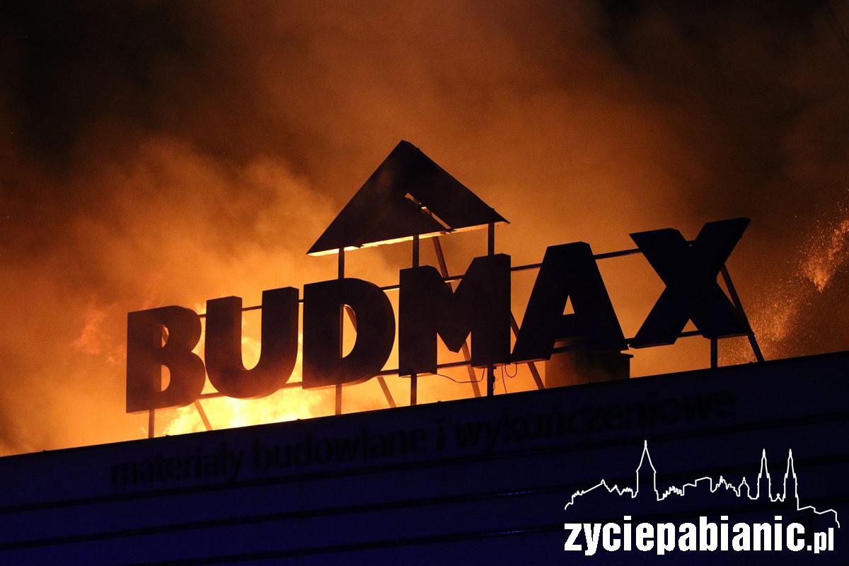Pożar hurtowni budowlanej Budmax przy ul. Jutrzkowickiej