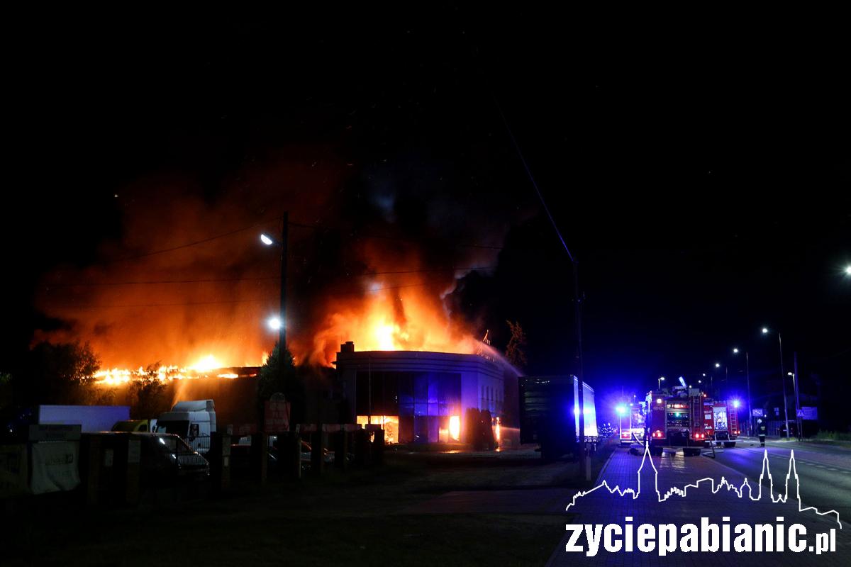 Pożar hurtowni budowlanej Budmax przy ul. Jutrzkowickiej