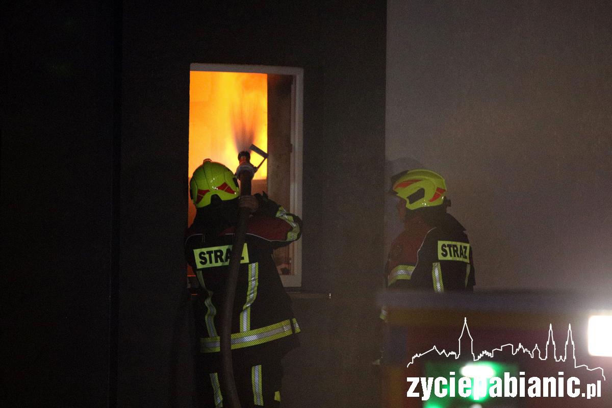Pożar hurtowni budowlanej Budmax przy ul. Jutrzkowickiej