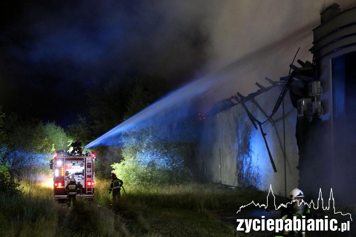 Pożar hurtowni budowlanej Budmax przy ul. Jutrzkowickiej