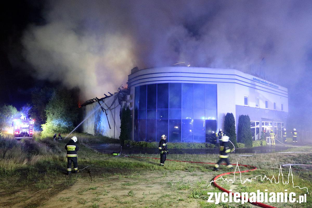 Pożar hurtowni budowlanej Budmax przy ul. Jutrzkowickiej