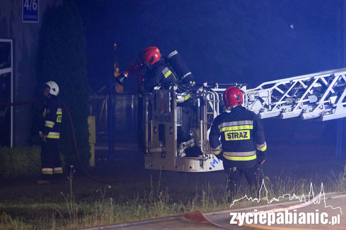 Pożar hurtowni budowlanej Budmax przy ul. Jutrzkowickiej