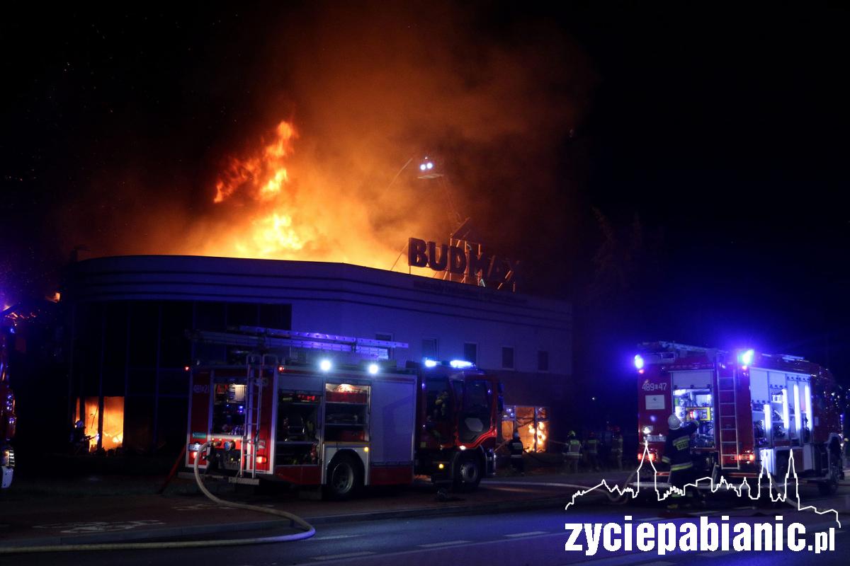 Pożar hurtowni budowlanej Budmax przy ul. Jutrzkowickiej