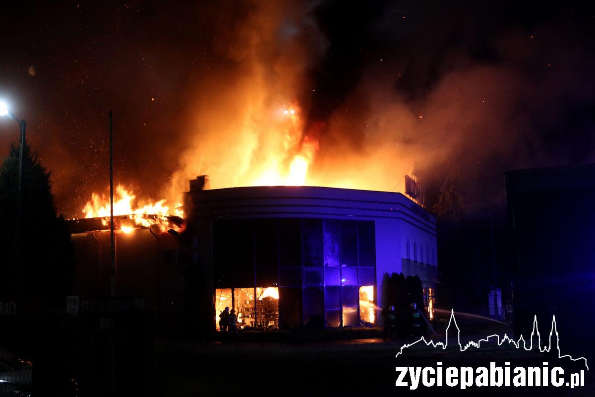 Pożar hurtowni budowlanej Budmax przy ul. Jutrzkowickiej