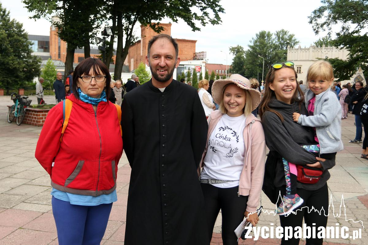 Pielgrzymka ruszyła do Częstochowy