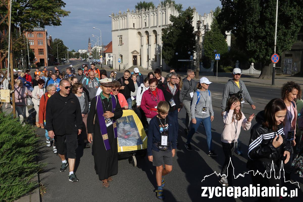 Pielgrzymka ruszyła do Częstochowy
