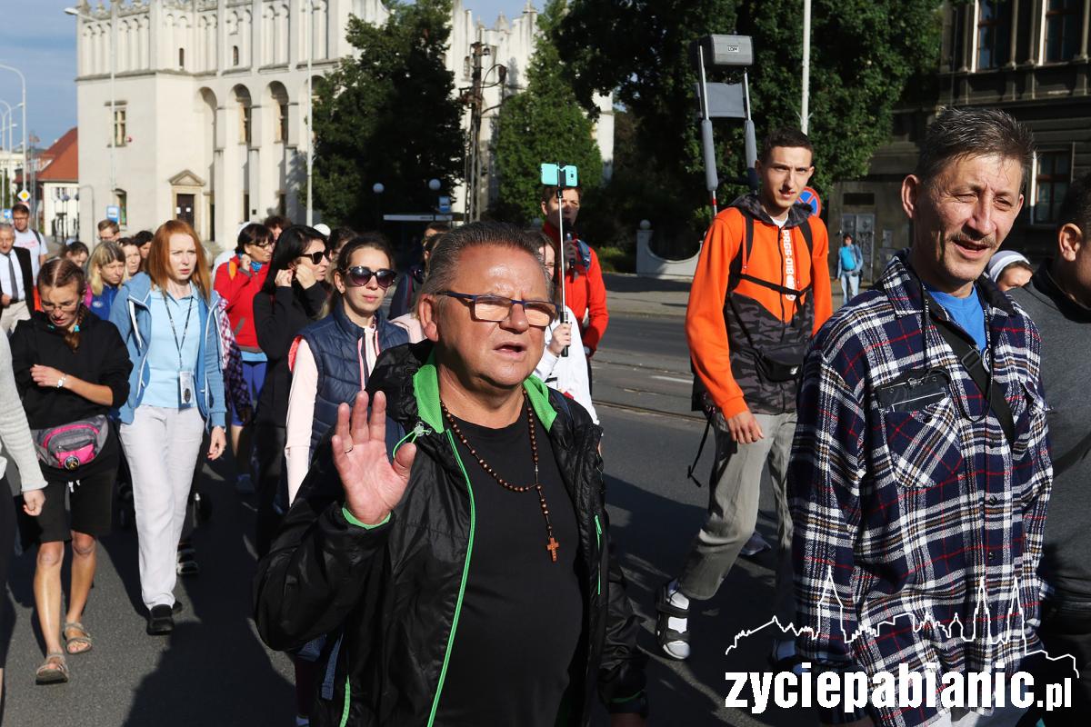Pielgrzymka ruszyła do Częstochowy