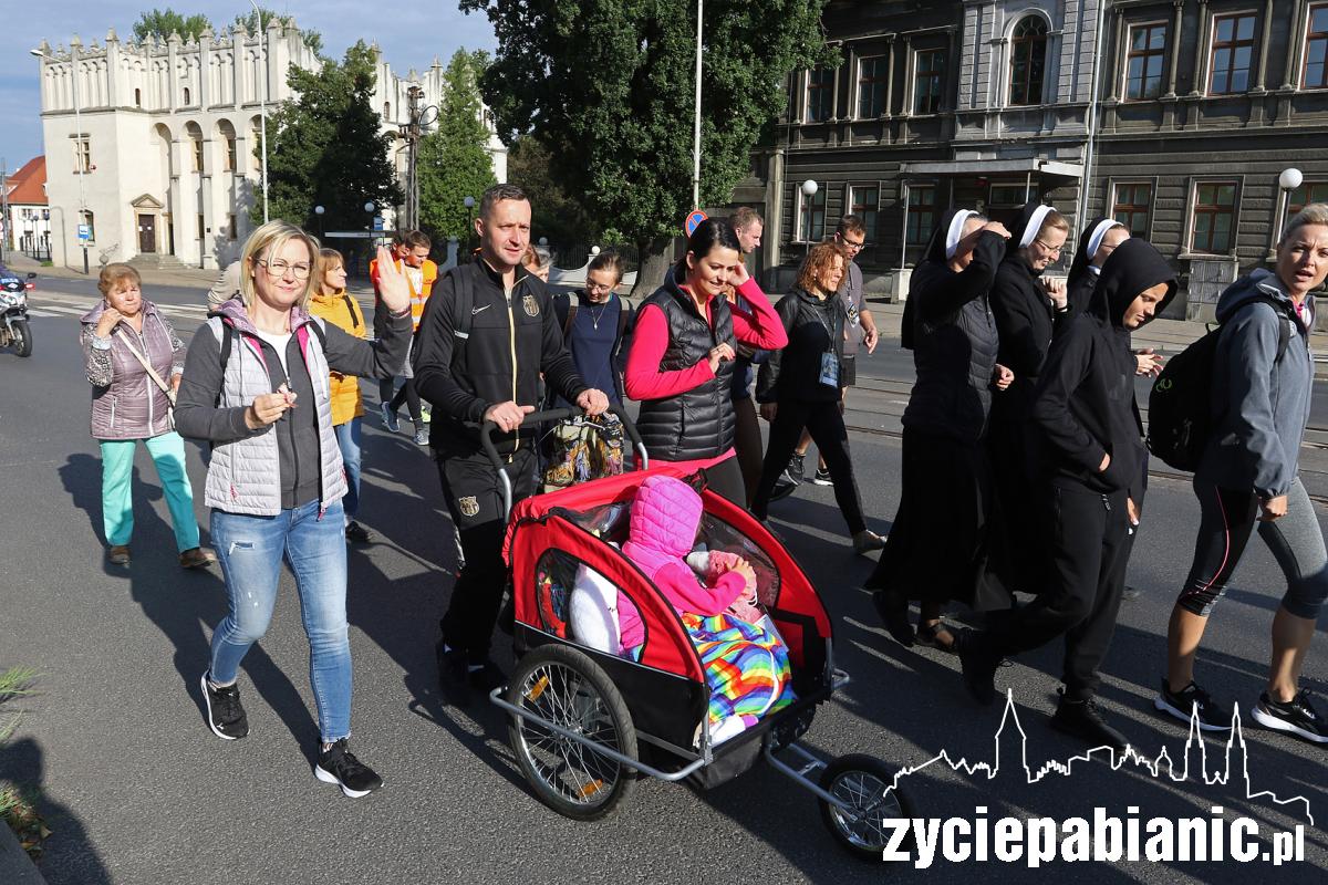 Pielgrzymka ruszyła do Częstochowy