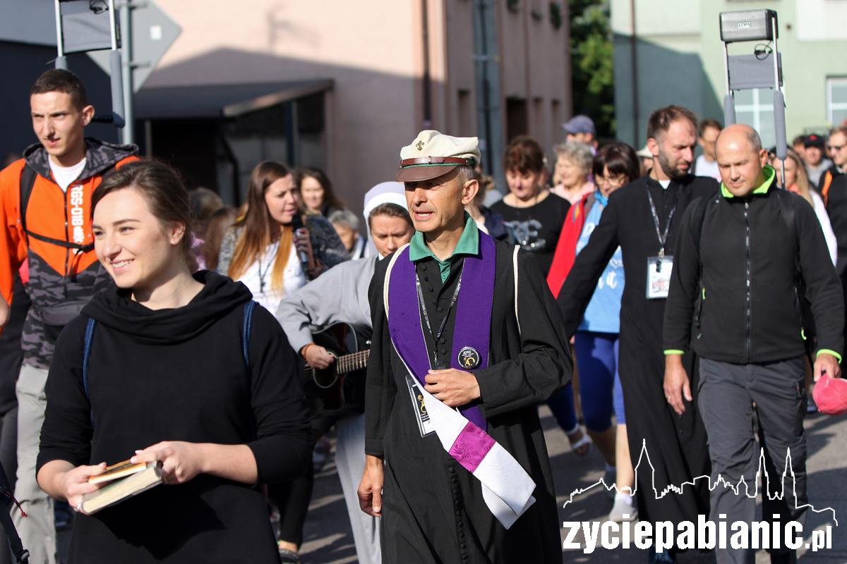 Pielgrzymka ruszyła do Częstochowy