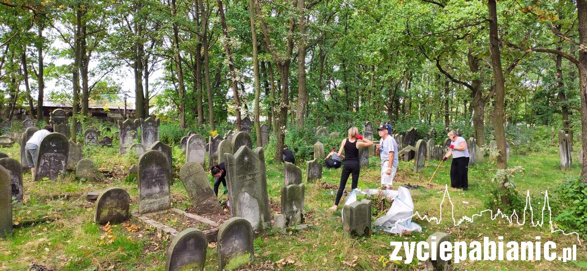 Cmentarz żydowski powoli odzyskuje dawny blask