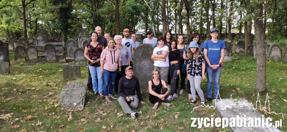 Cmentarz żydowski powoli odzyskuje dawny blask
